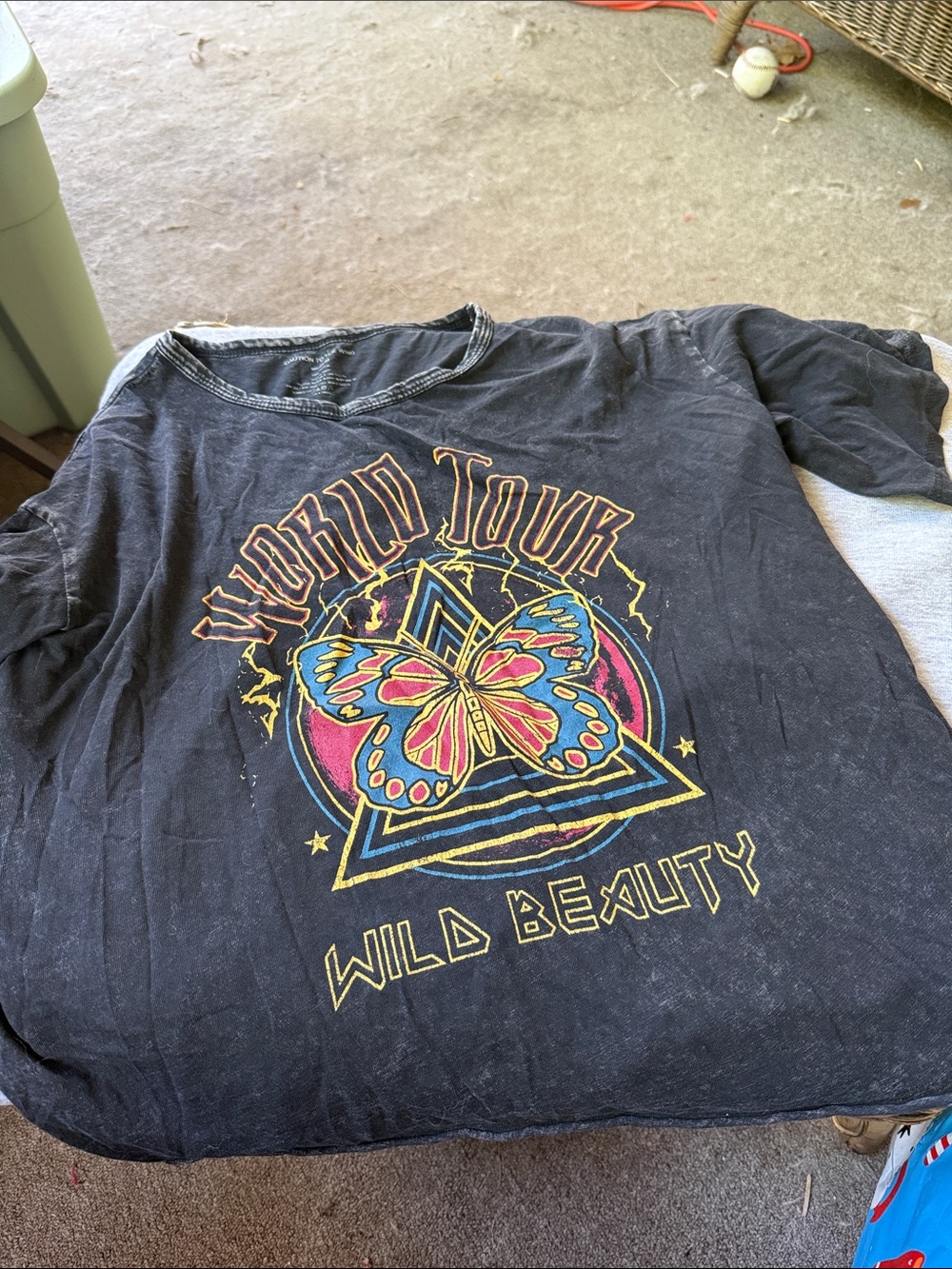 Vintage Style 'World Tour - Wild Beauty' Black Graphic Tee Cropped Top